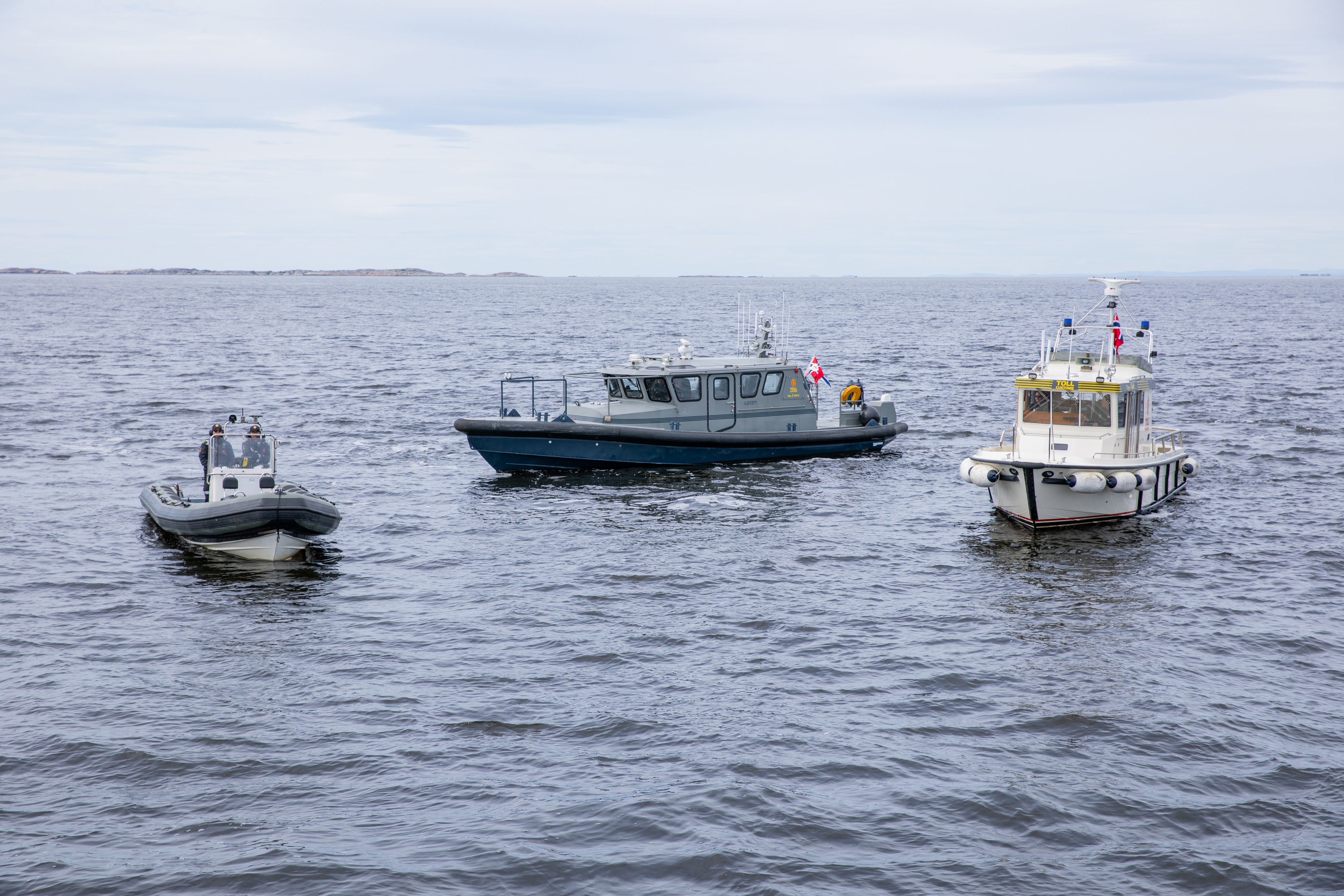 Tollkontroll til sjøs - tre tollkryssere. Foto fra pinseaksjonen 202. Foto: Tolletaten