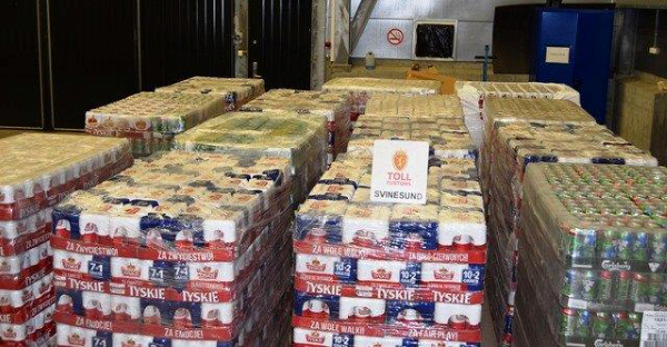 Beslag av 23 000 liter alkohol i polsk semitrailer. Foto: Tolletaten